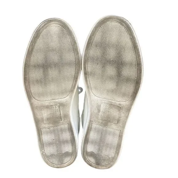 The Jenny White Solid Sneakers - Picture 7 of 7